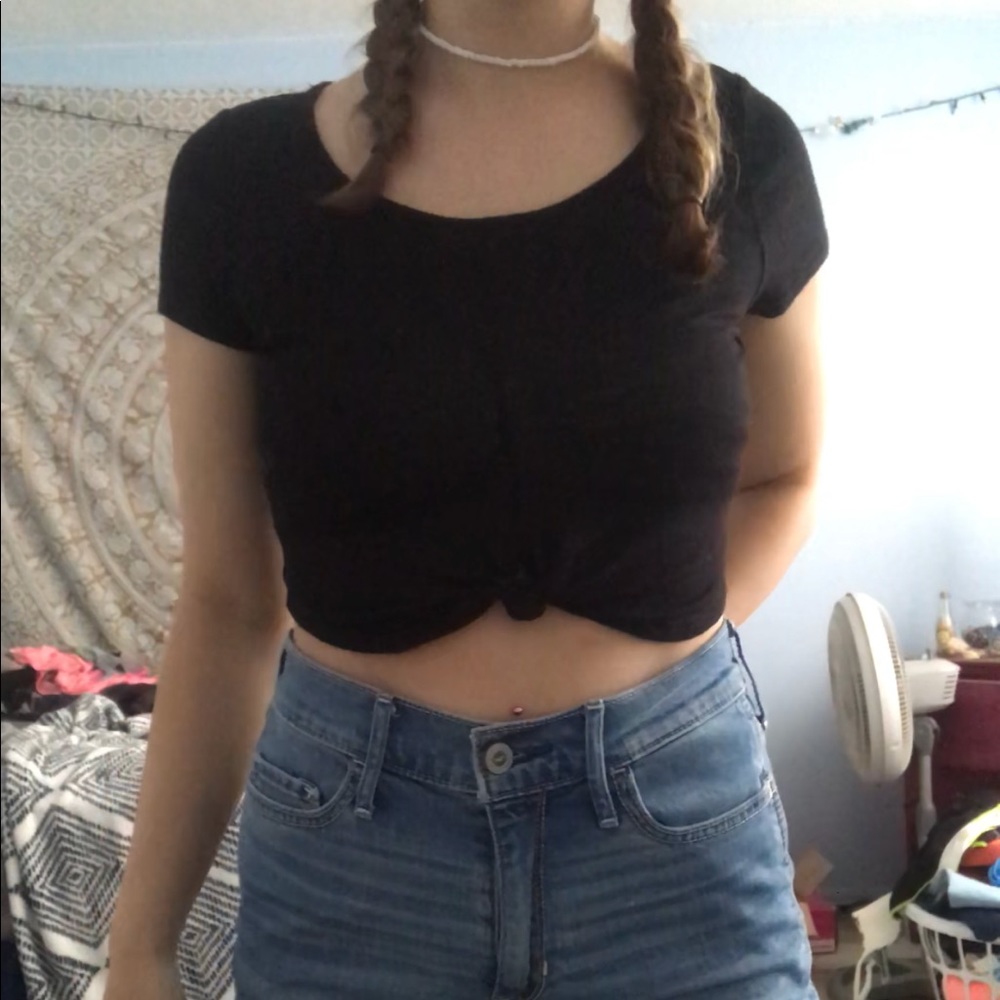 Black knot crop top